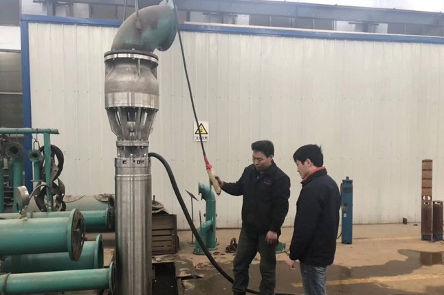 流量1200立方、楊程18米的不銹鋼304材質(zhì)潛水泵測試合格