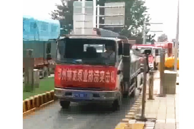 我公司新組織的搶險排澇設(shè)備及人員，出發(fā)馳援焦作災(zāi)區(qū)，兄弟們辛苦了，加油！